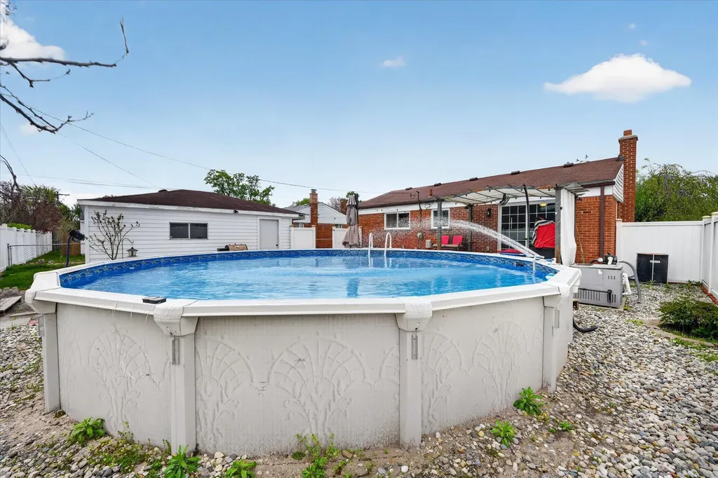 6950 Mohican Lane Westland City MI 48185
