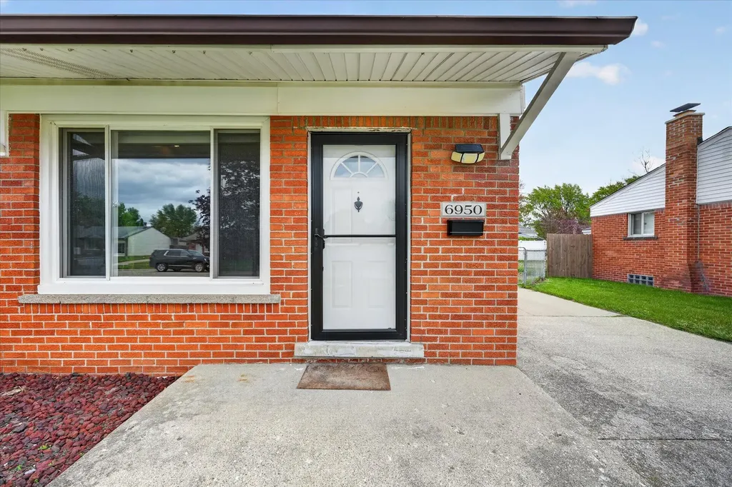 6950 Mohican Lane Westland City MI 48185