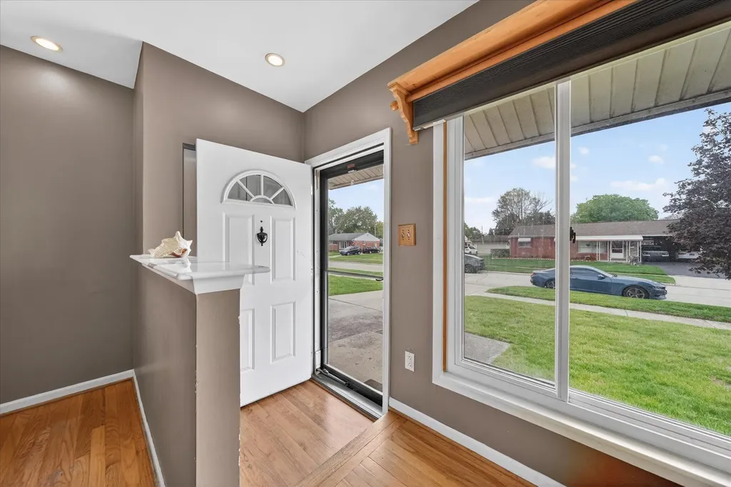 6950 Mohican Lane Westland City MI 48185