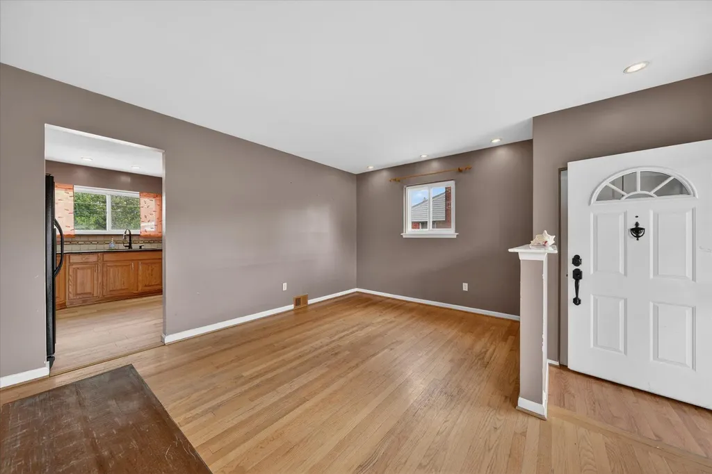 6950 Mohican Lane Westland City MI 48185