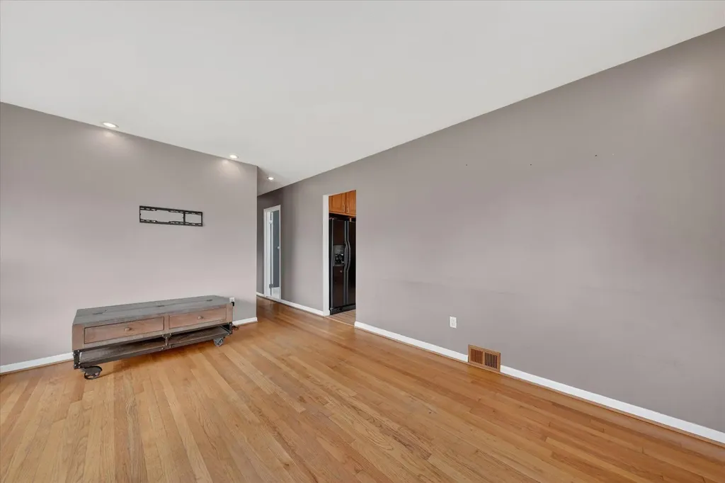 6950 Mohican Lane Westland City MI 48185