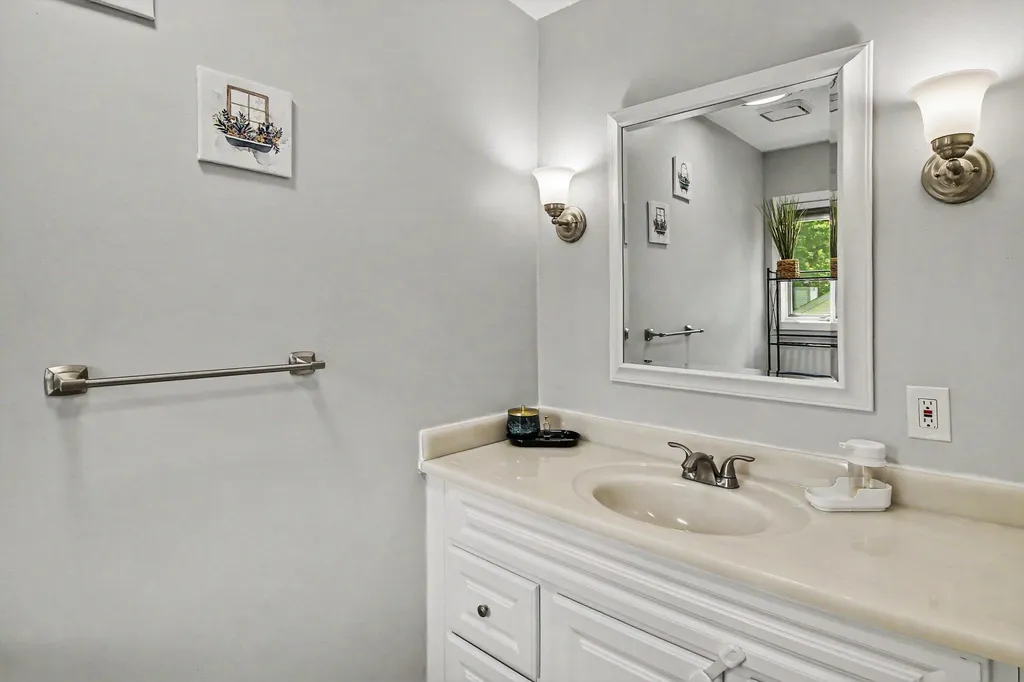 2250 Eads Place Oceola Township MI 48843