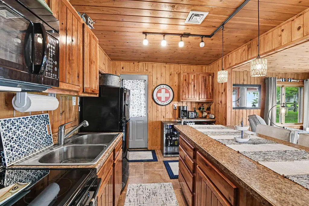 6470 Margaret Lane Cheboygan City MI 49749