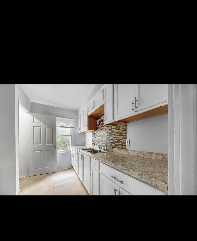 15686 Saratoga Avenue Detroit City MI 48205