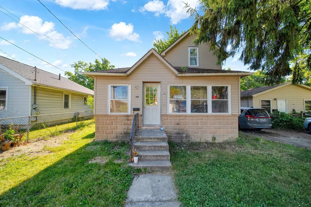 727 Oak Street Adrian City MI 49221