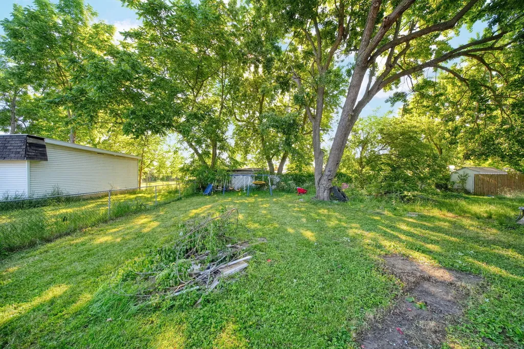 727 Oak Street Adrian City MI 49221