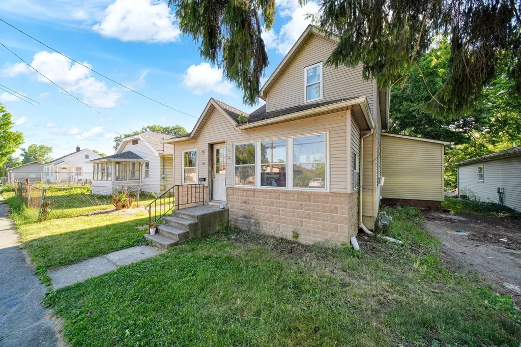 727 Oak Street Adrian City MI 49221