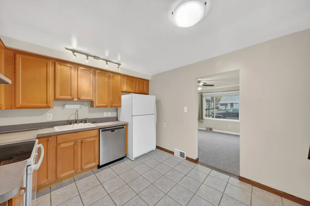 29360 Howard Avenue Madison Heights City MI 48071