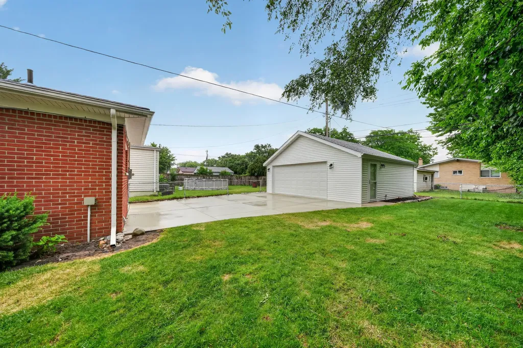 29360 Howard Avenue Madison Heights City MI 48071