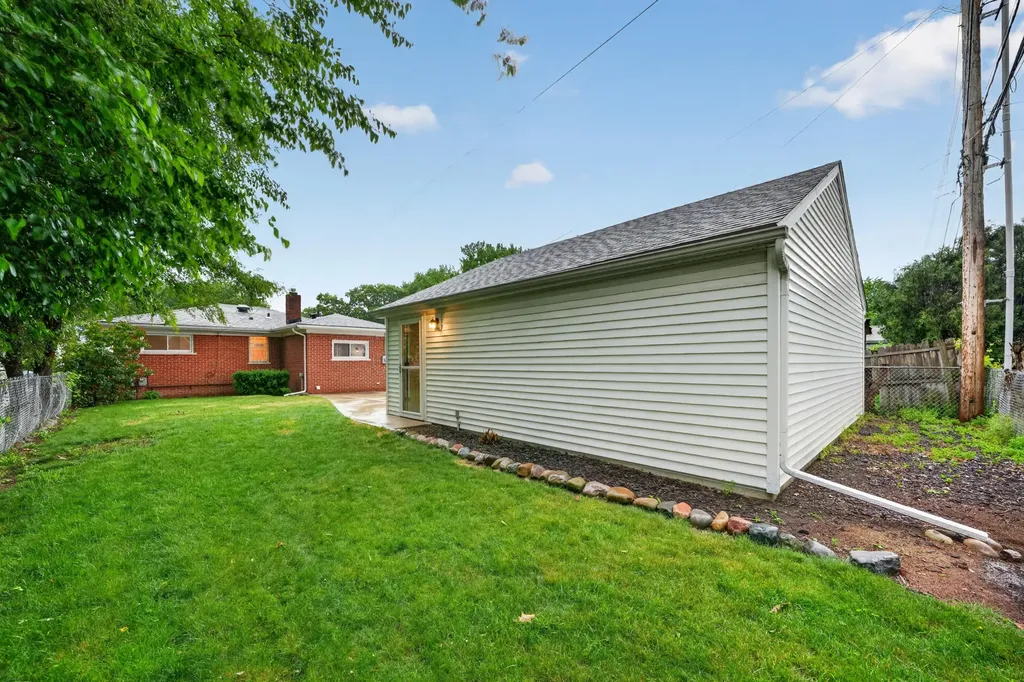29360 Howard Avenue Madison Heights City MI 48071