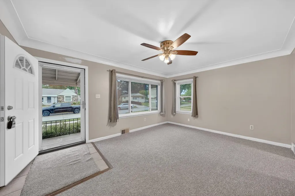 29360 Howard Avenue Madison Heights City MI 48071