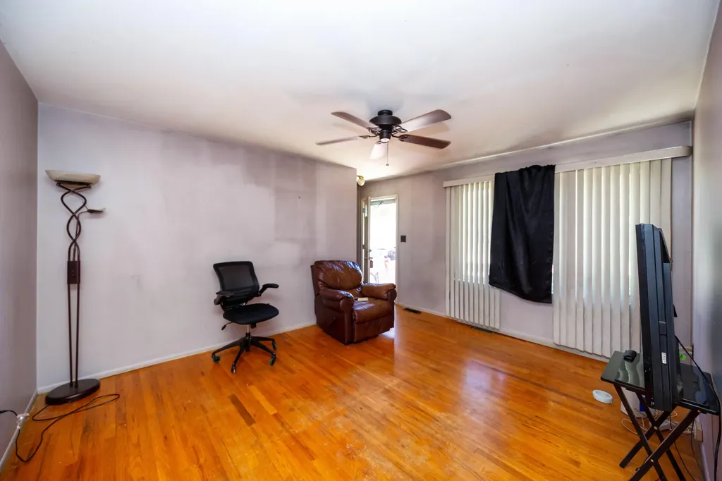 7543 N Wildwood Street Westland City MI 48185