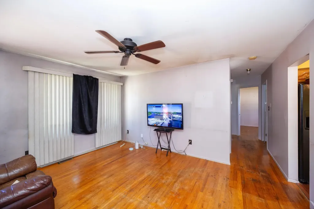 7543 N Wildwood Street Westland City MI 48185