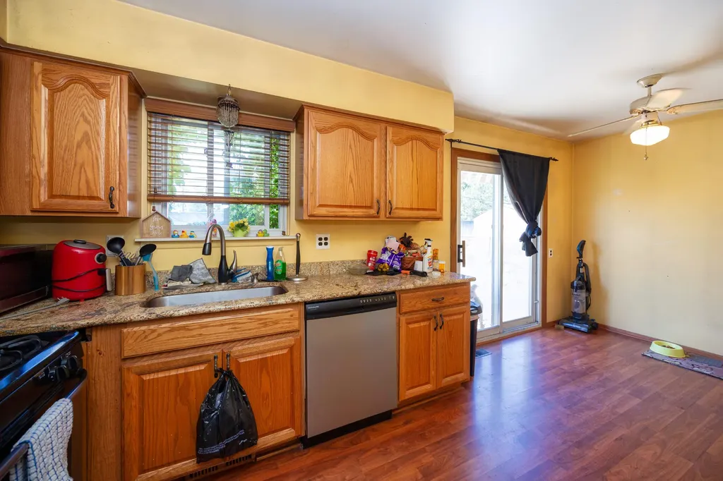 7543 N Wildwood Street Westland City MI 48185