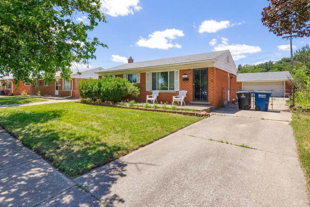 7543 N Wildwood Street Westland City MI 48185