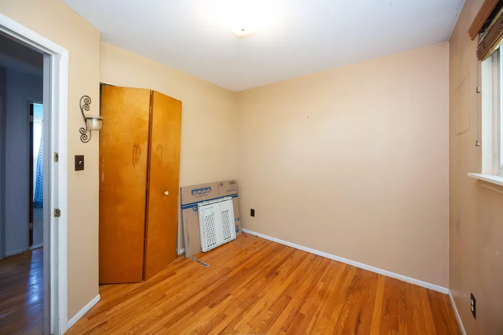 7543 N Wildwood Street Westland City MI 48185