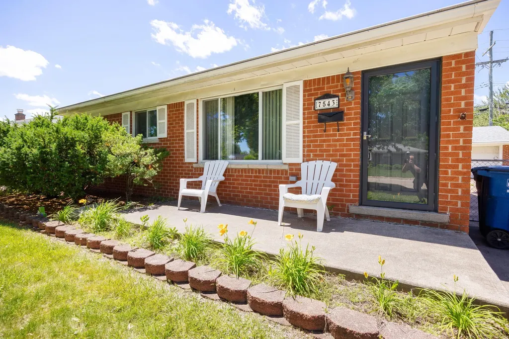 7543 N Wildwood Street Westland City MI 48185