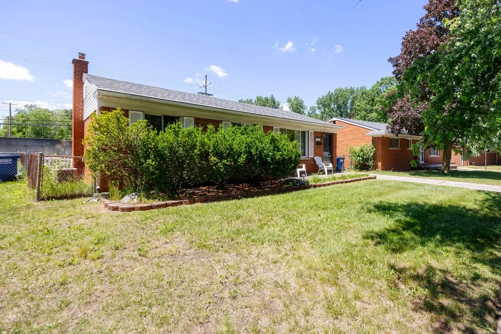 7543 N Wildwood Street Westland City MI 48185