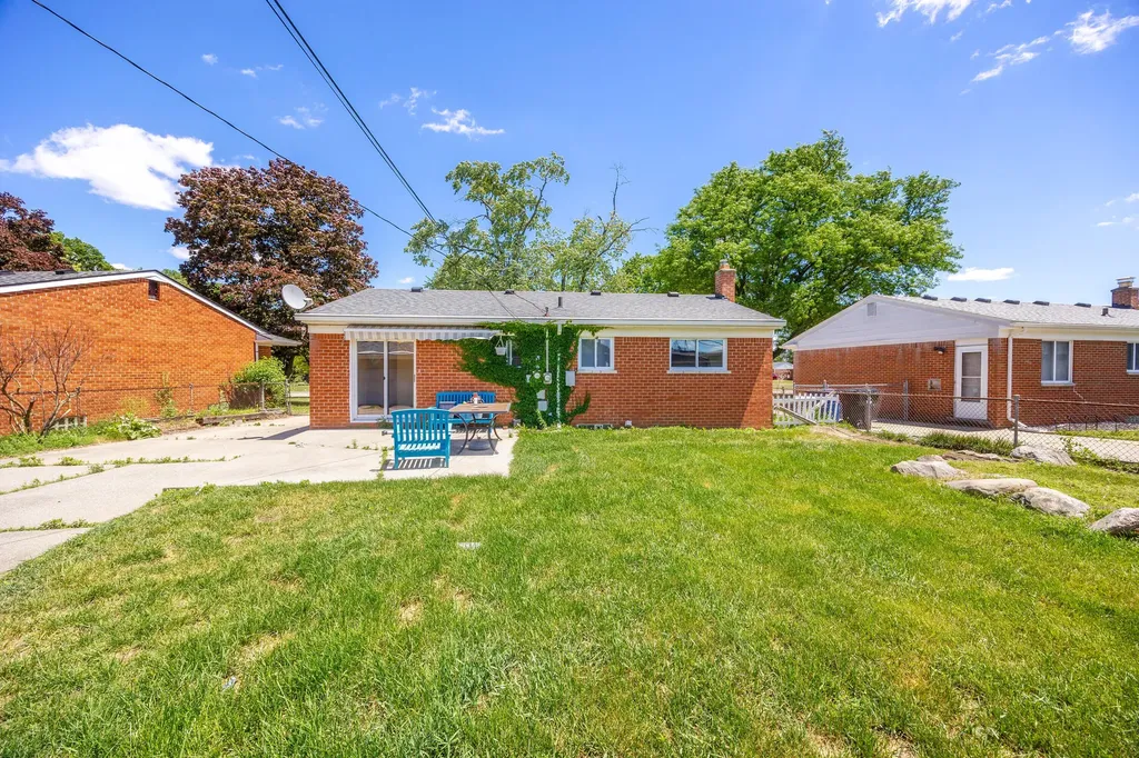 7543 N Wildwood Street Westland City MI 48185