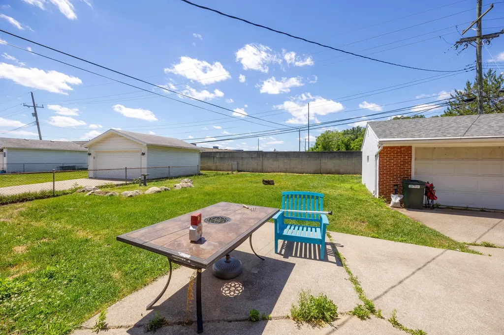 7543 N Wildwood Street Westland City MI 48185