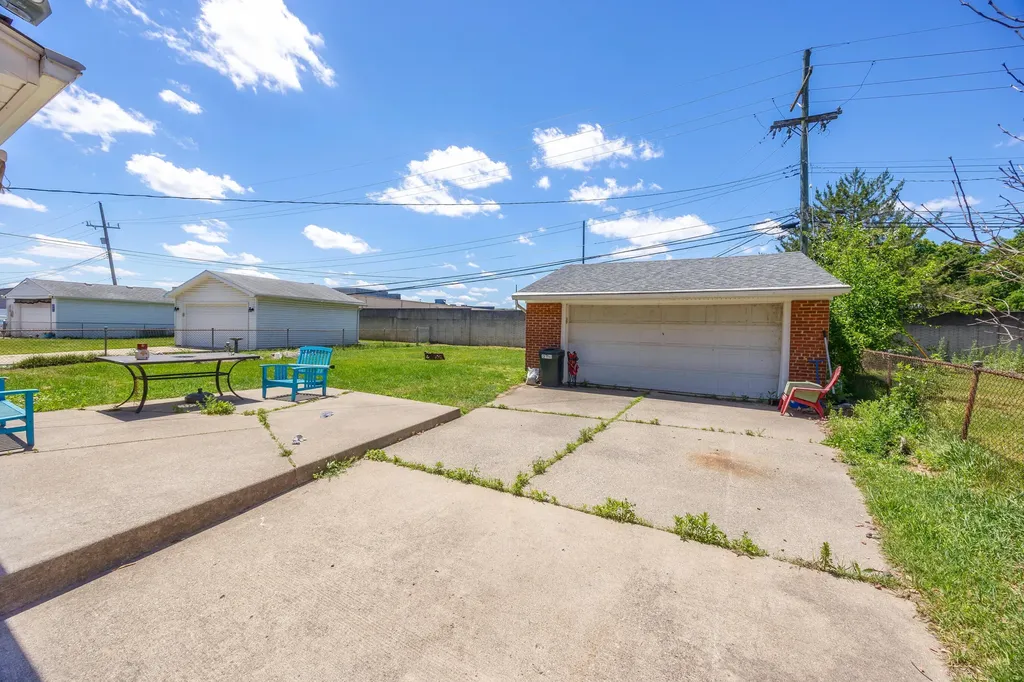 7543 N Wildwood Street Westland City MI 48185