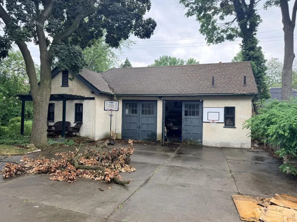 1441 Burns Street Detroit City MI 48214