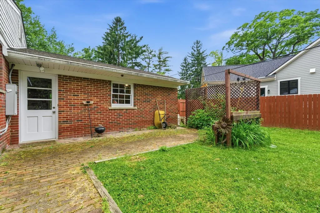 2687 Apple Way Ann Arbor Charter Township MI 48104