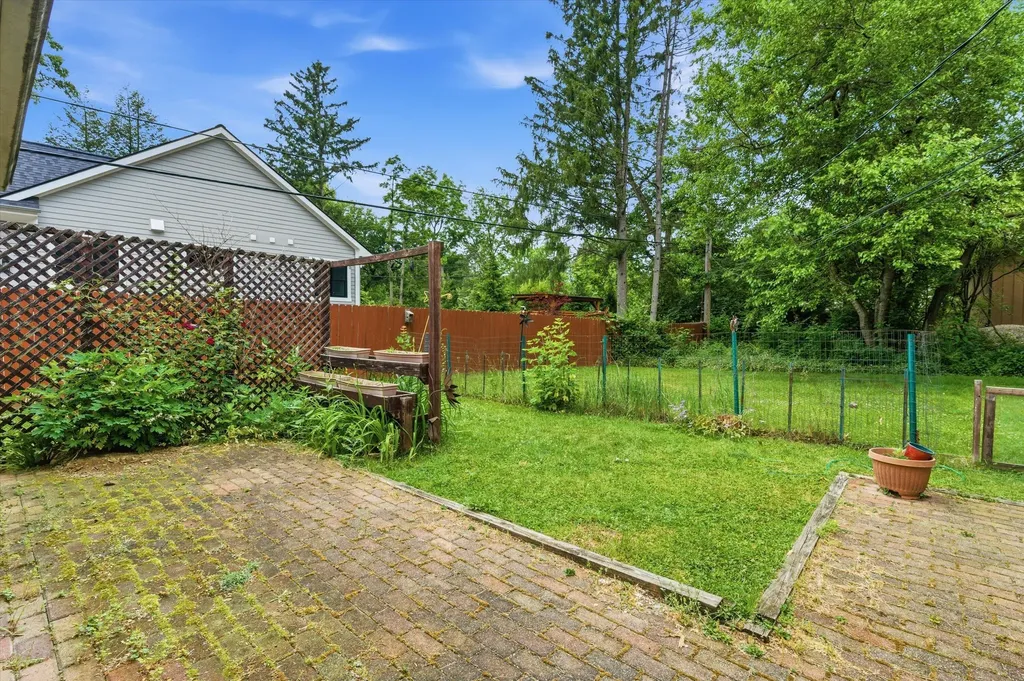 2687 Apple Way Ann Arbor Charter Township MI 48104