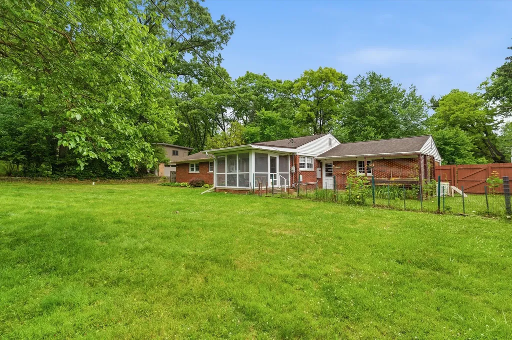 2687 Apple Way Ann Arbor Charter Township MI 48104