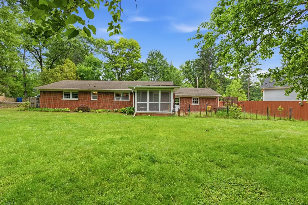 2687 Apple Way Ann Arbor Charter Township MI 48104