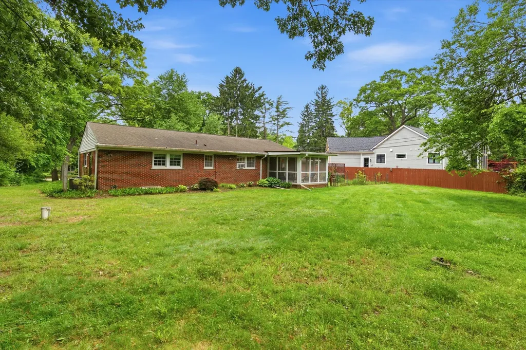 2687 Apple Way Ann Arbor Charter Township MI 48104