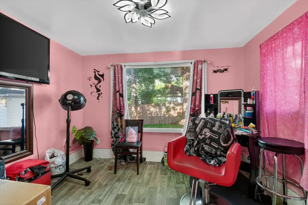 9884 W Outer Drive W Detroit City MI 48223