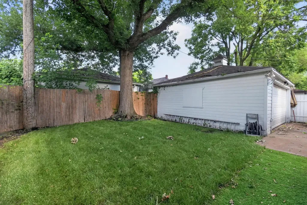 9884 W Outer Drive W Detroit City MI 48223