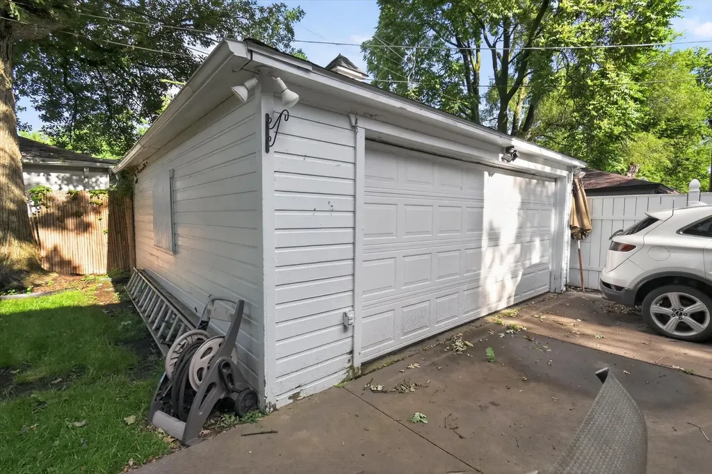 9884 W Outer Drive W Detroit City MI 48223