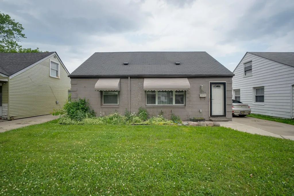 22754 Almond Avenue Eastpointe City MI 48021