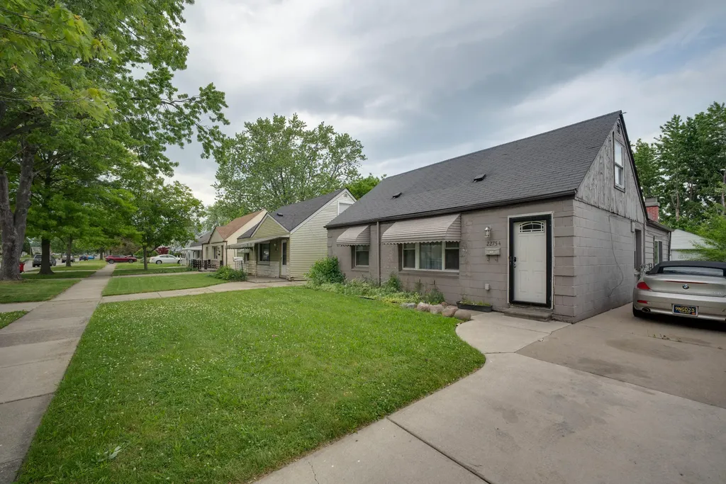 22754 Almond Avenue Eastpointe City MI 48021