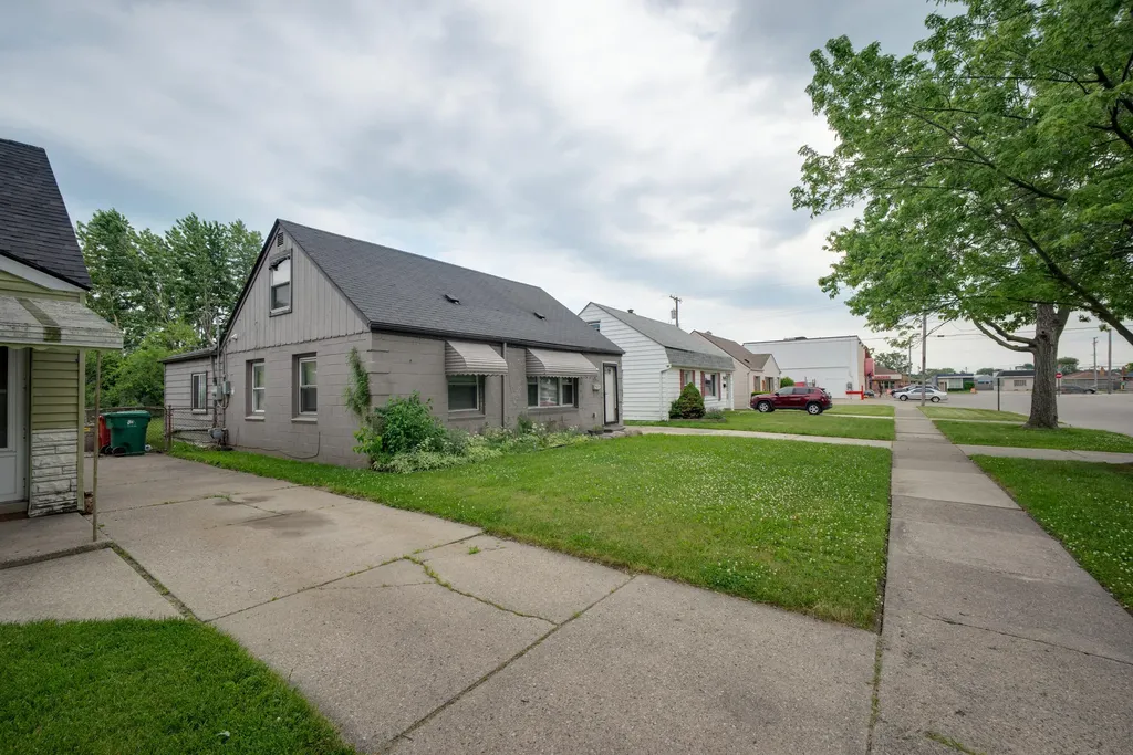 22754 Almond Avenue Eastpointe City MI 48021