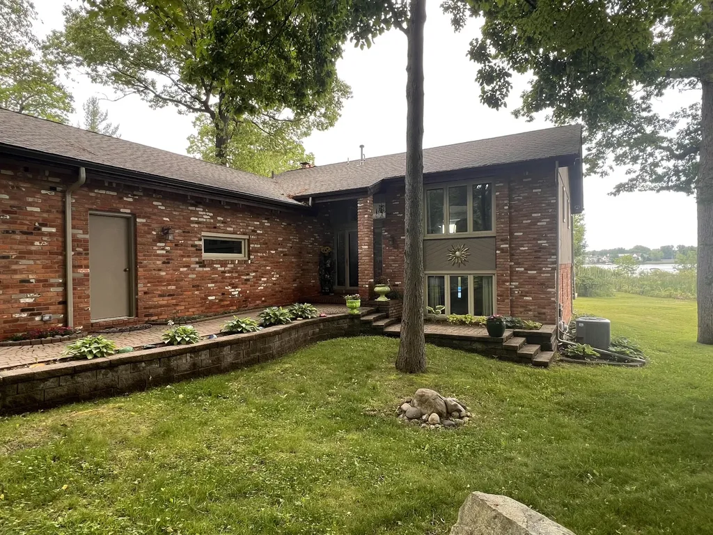 3010 Loon Lake Shores Road Waterford Charter Township MI 48329