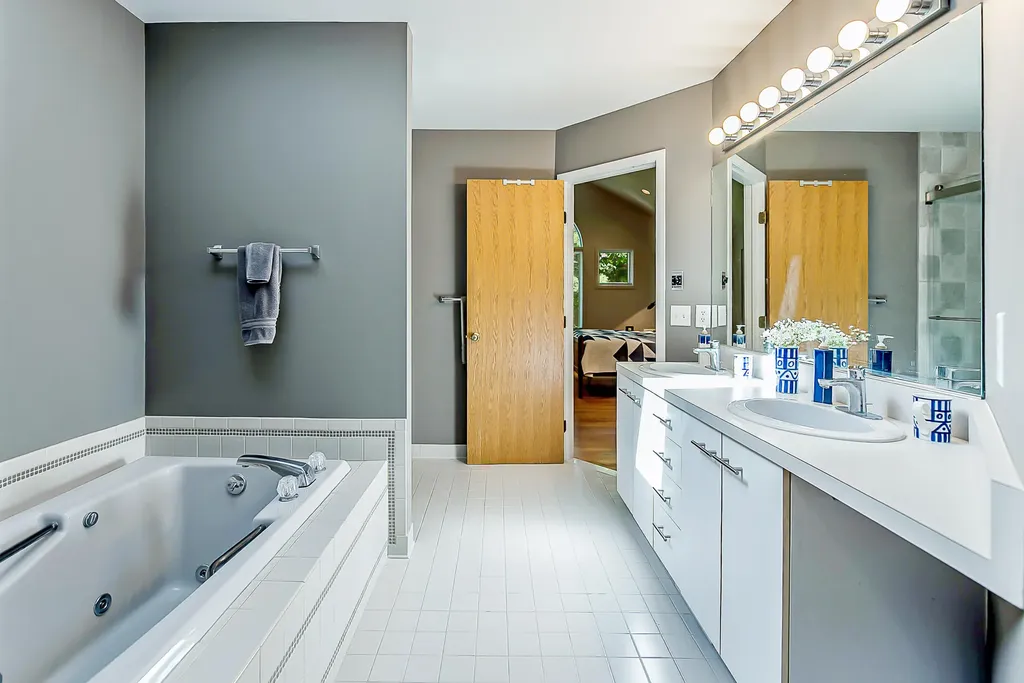 555 Glendale Circle Ann Arbor City MI 48103