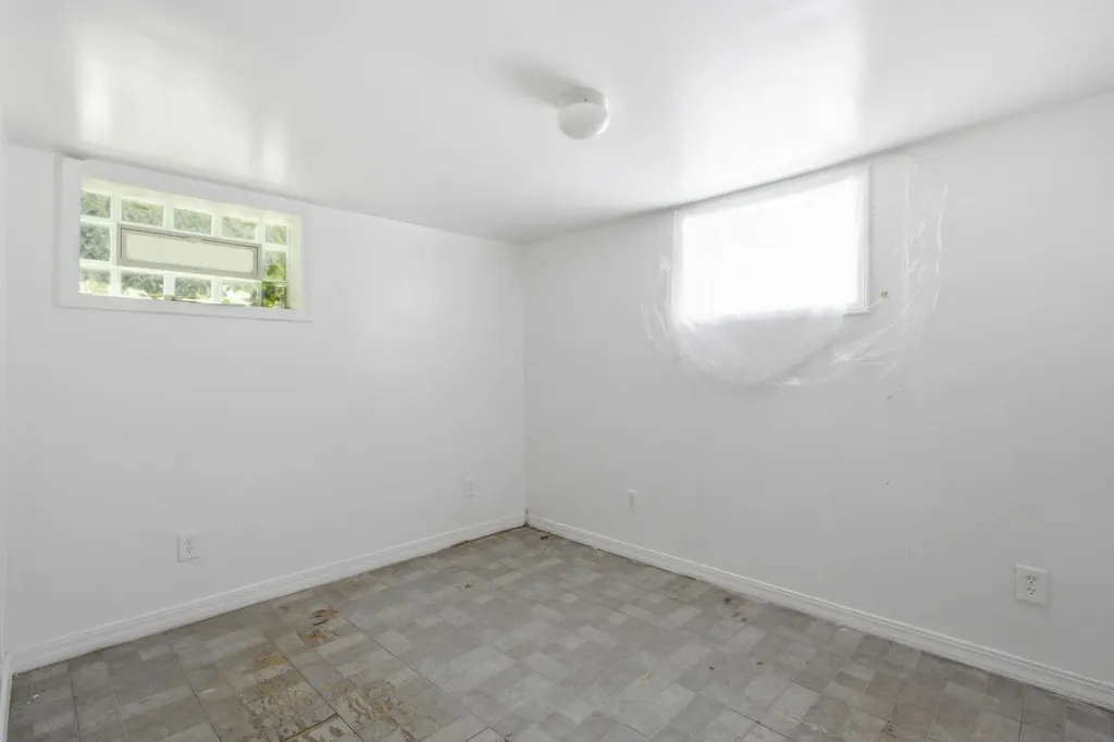 182 Summit Street Pontiac City MI 48342