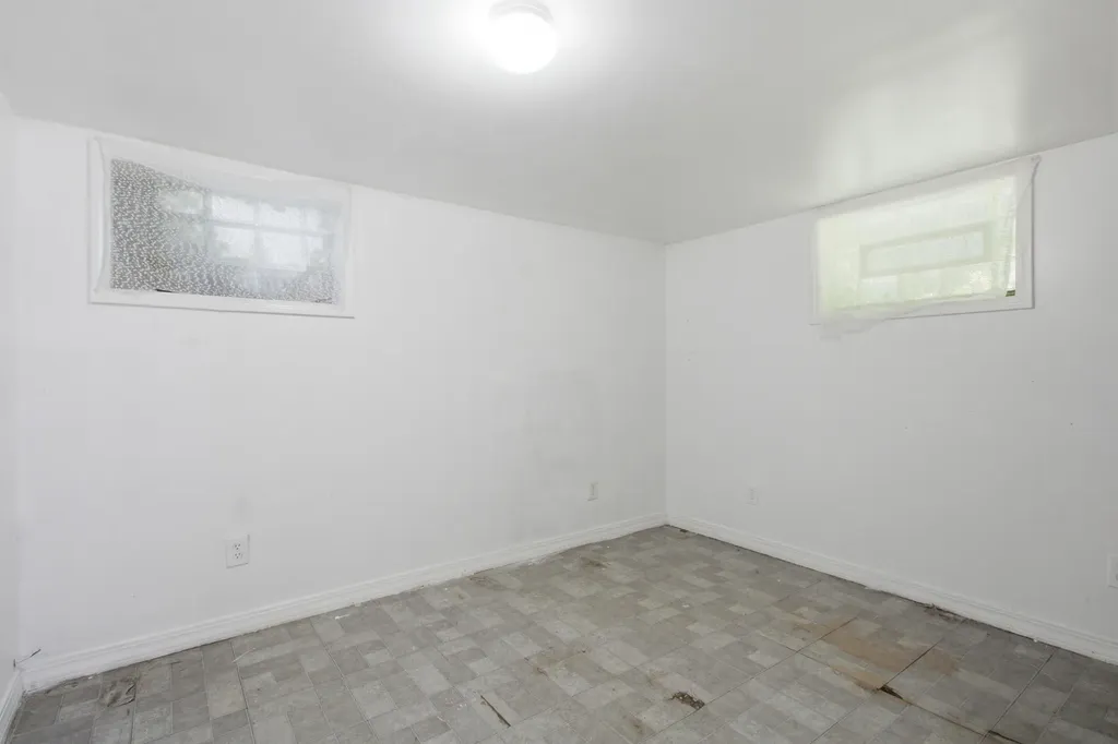 182 Summit Street Pontiac City MI 48342