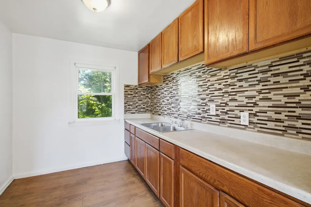 182 Summit Street Pontiac City MI 48342
