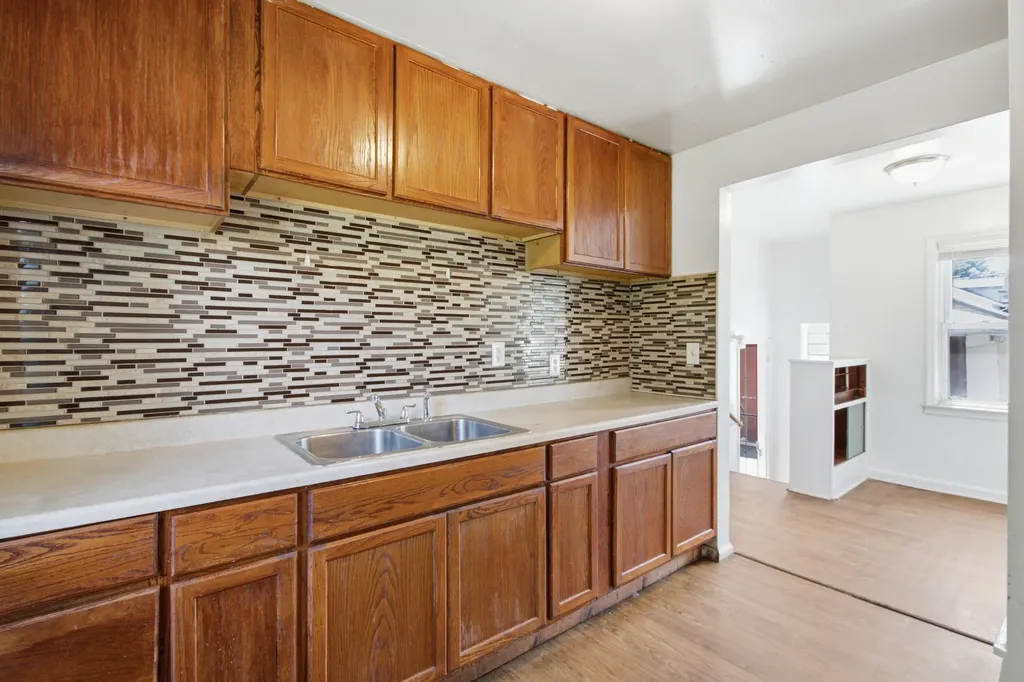 182 Summit Street Pontiac City MI 48342