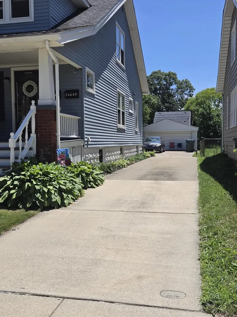 24647 Dunning Street Dearborn City MI 48124