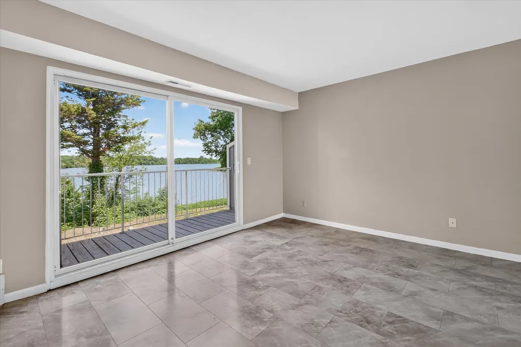9579 Harbour Cove Court Ypsilanti Charter Township MI 48197