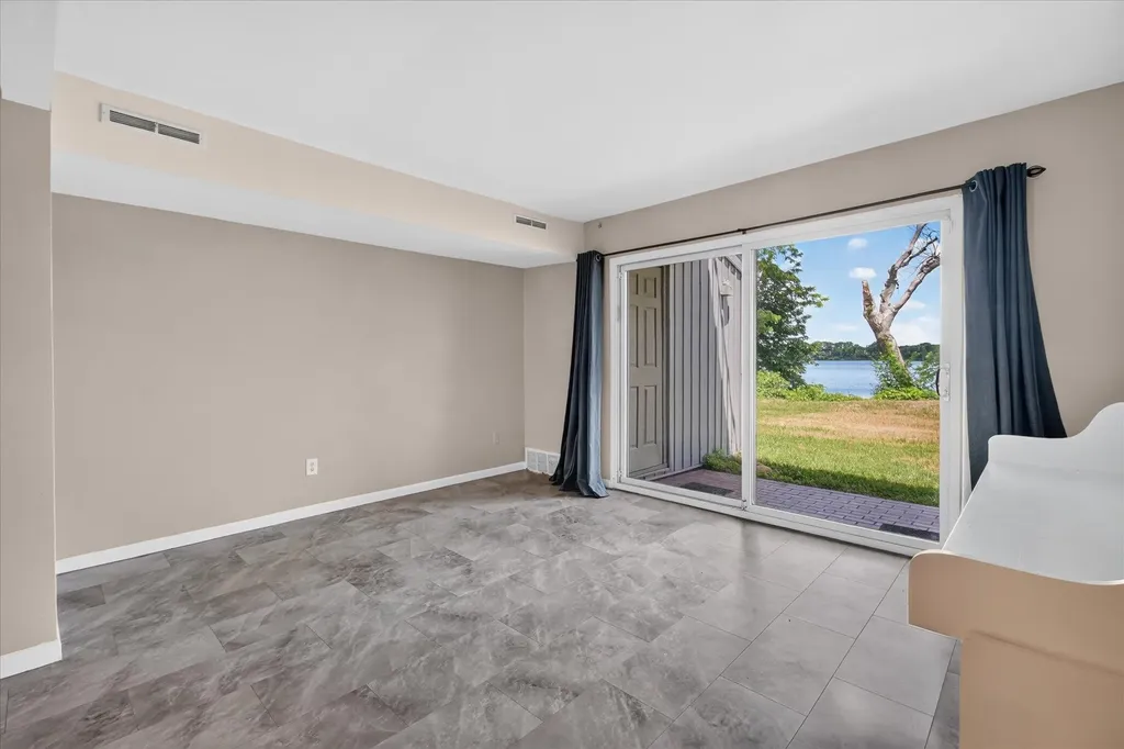 9579 Harbour Cove Court Ypsilanti Charter Township MI 48197
