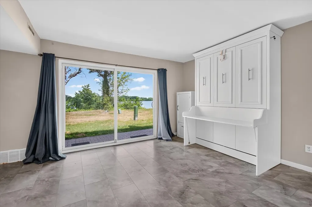 9579 Harbour Cove Court Ypsilanti Charter Township MI 48197