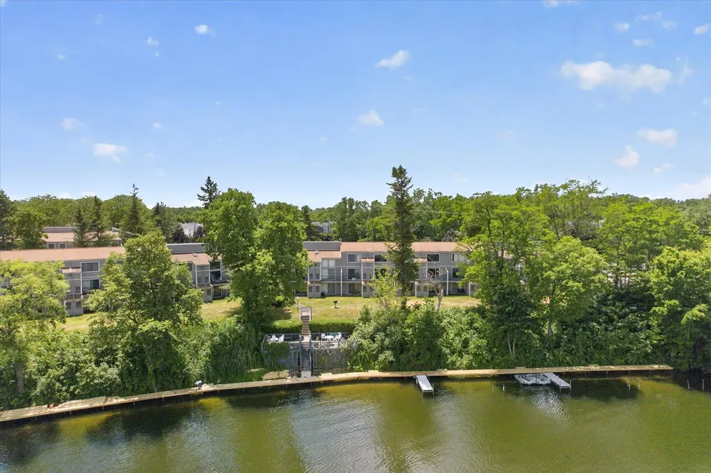 9579 Harbour Cove Court Ypsilanti Charter Township MI 48197