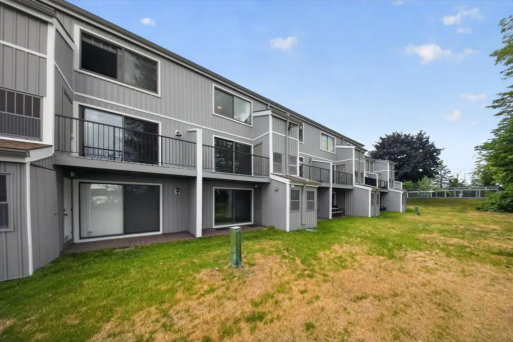 9579 Harbour Cove Court Ypsilanti Charter Township MI 48197