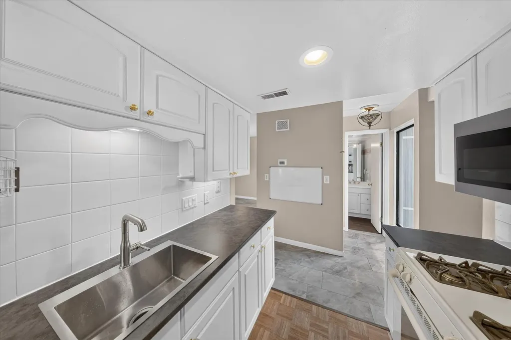 9579 Harbour Cove Court Ypsilanti Charter Township MI 48197
